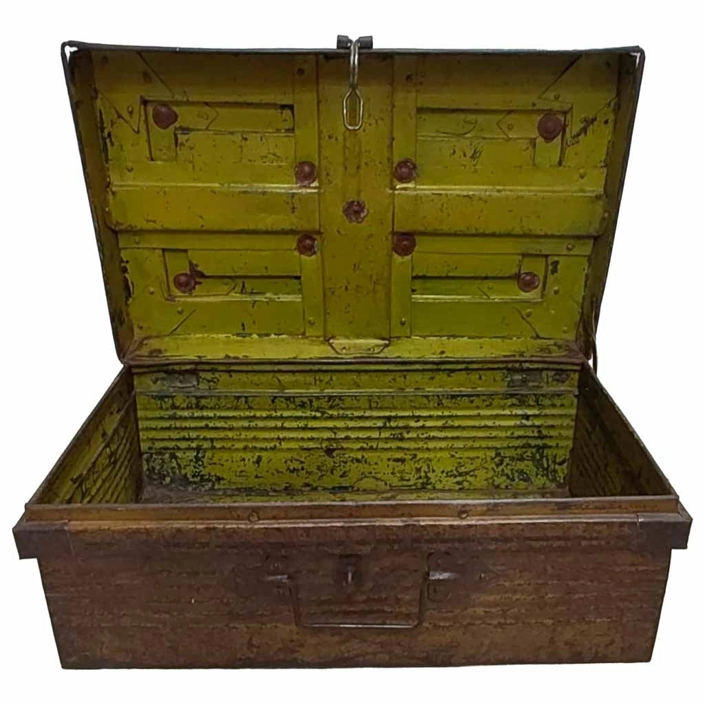 Valigia artigianale in metallo, 67x37x25h cm