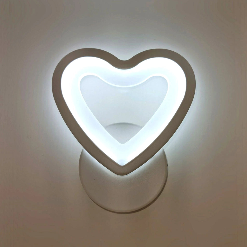 APPLIQUE LAMPADA DA MURO PER INTERNO A PARETE LUCE FREDDA 6500K CUORE CON LED 6W