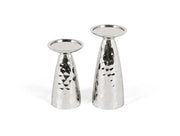 Set di due candelabri realizzati in alluminio lucido
