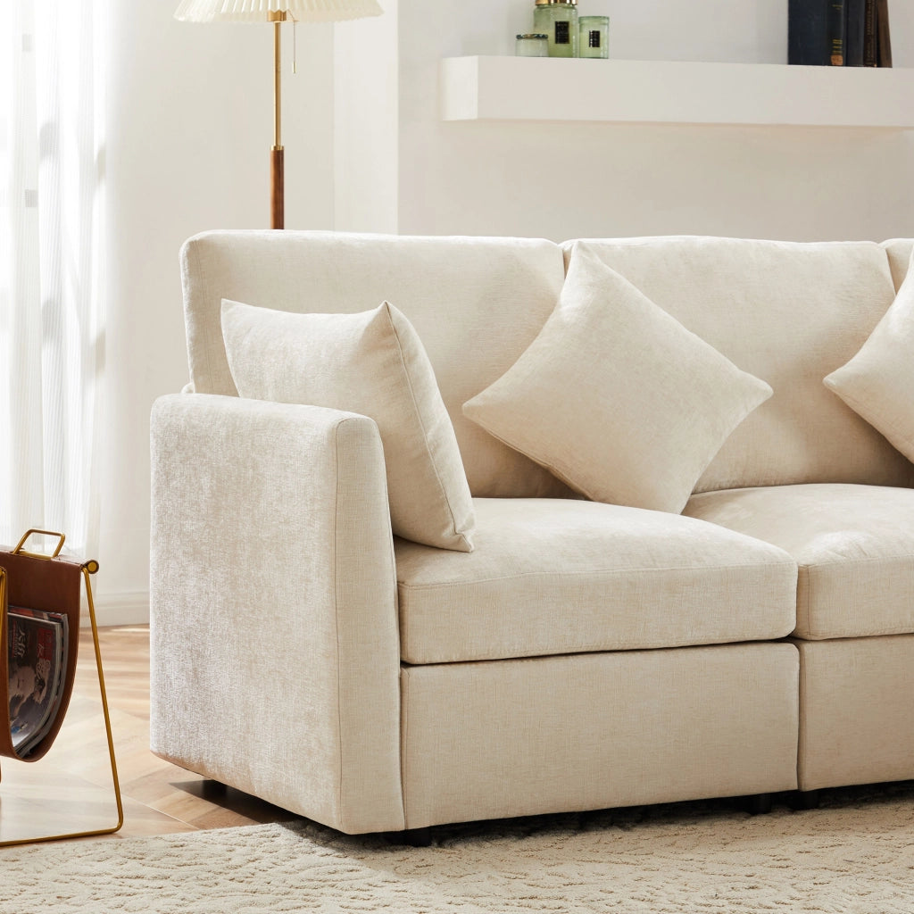 Divano modulare 3 posti con pouf mobile e 4 cuscini in ciniglia beige