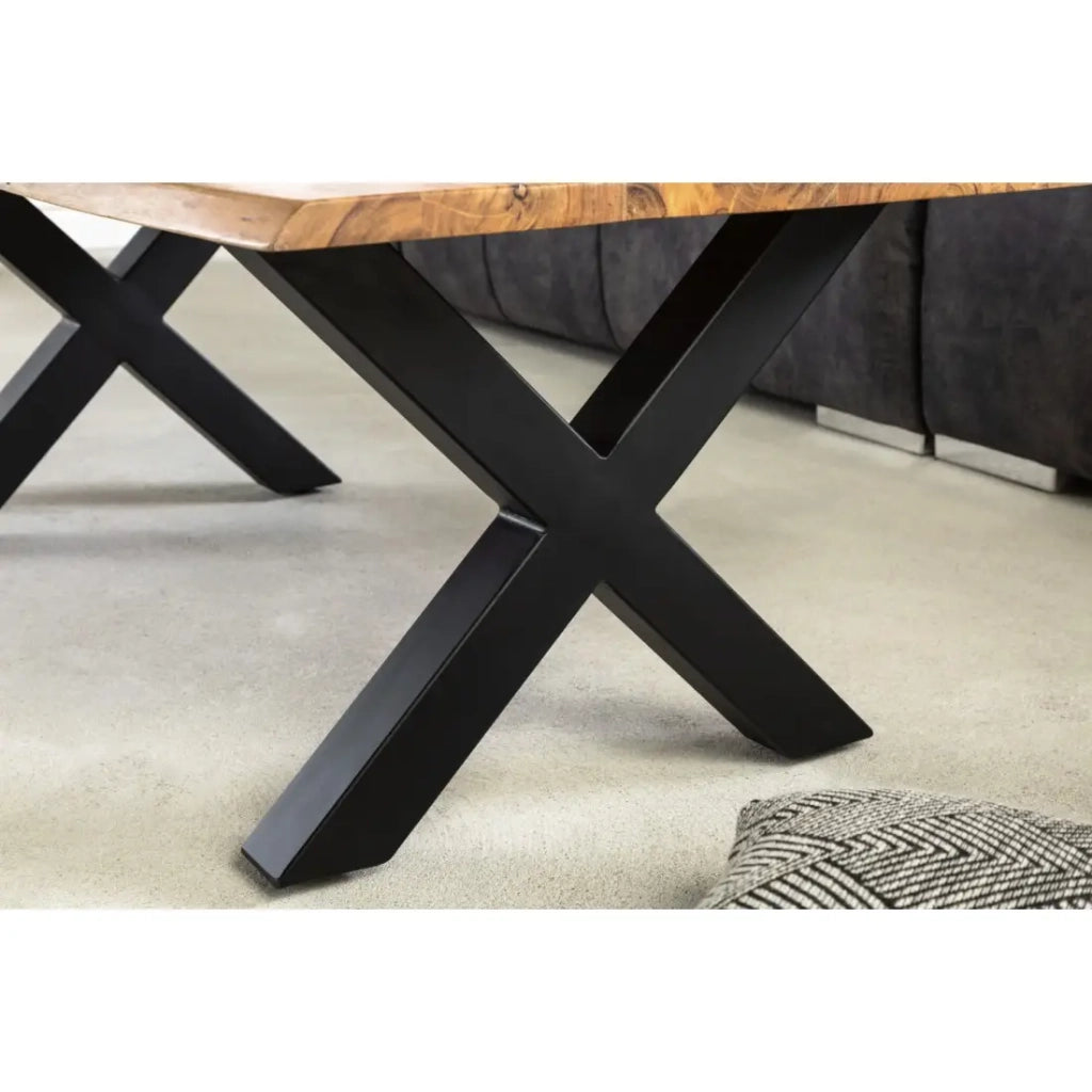 Tavolino basso ARKAYA 120 cm in legno di acacia massiccio con gambe in metallo nero a forma di X