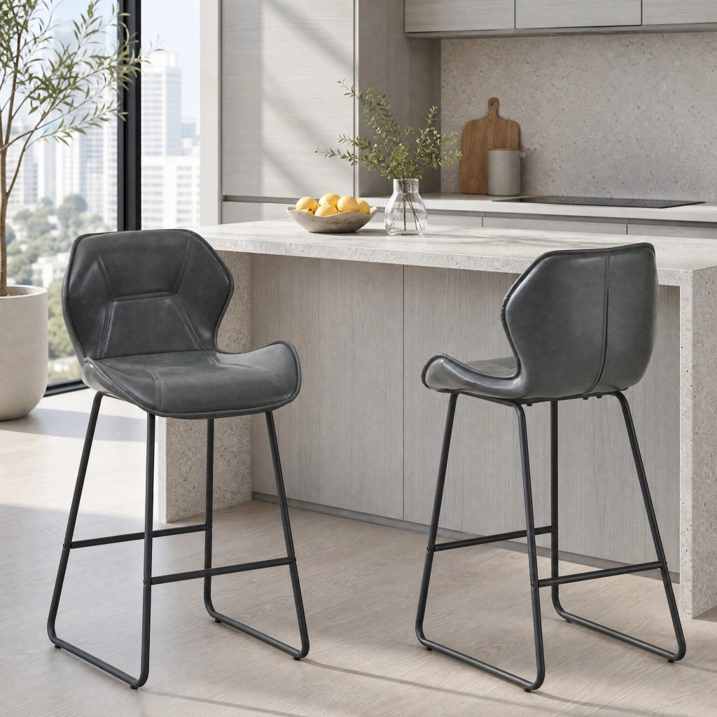 Set di 2 sgabelli da bar con schienale e poggiapiedi in similpelle e metallo grigio