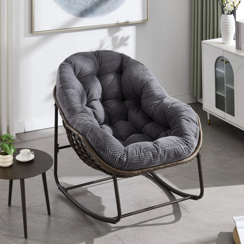 Sedia a dondolo da esterno in rattan sintetico grigio con cuscino