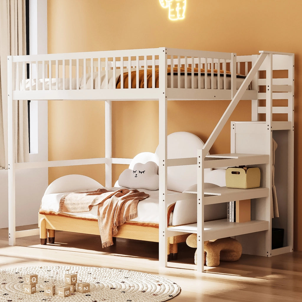 Letto a castello bianco in legno con scala e ripiano portaoggetti 140x200 cm