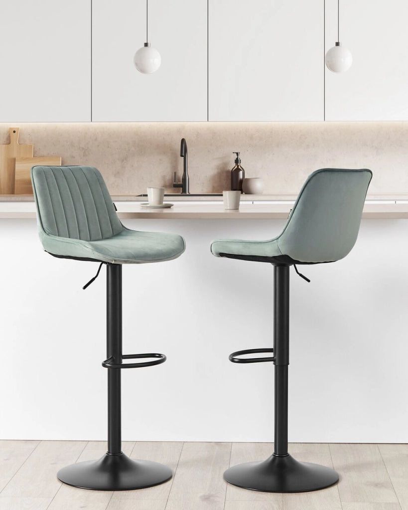 Set di 2 sedie da bar in velluto verde menta gambe in acciaio nero senza braccioli set da pranzo salotto soggiorno moderno