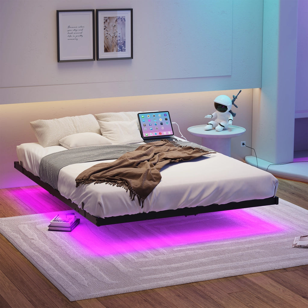 Letto 140 × 200 cm effetto sospeso con LED regolabile e stazione di ricarica struttura in metallo nera
