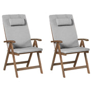 Set di 2 sedie da giardino rustiche in legno d'acacia naturale e cuscini Grigio melange regolabili e pieghevoli per esterni con braccioli in stile rustico