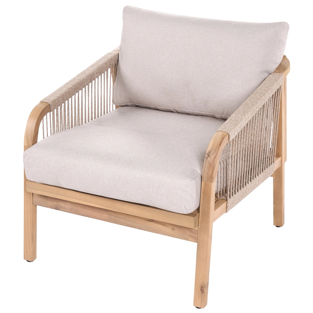 Sedia da giardino in legno di acacia chiaro con cuscini beige chiaro e braccioli, stile rustico moderno