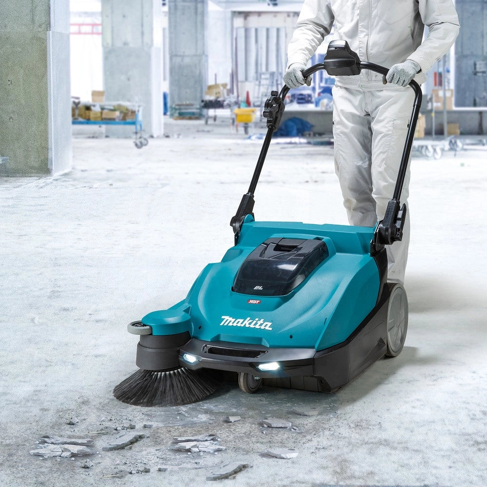 Spazzatrice a batteria Makita 40V 24 lt D.650mm XGT BL solo corpo VS001GZ