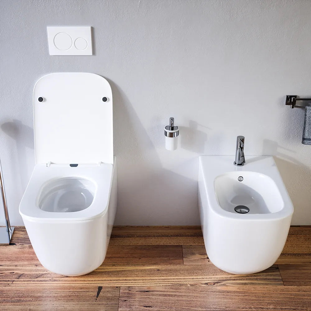 Sanitari filomuro in ceramica bianco lucido vaso tornado silent flush sedile soft-close e bidet | Riga