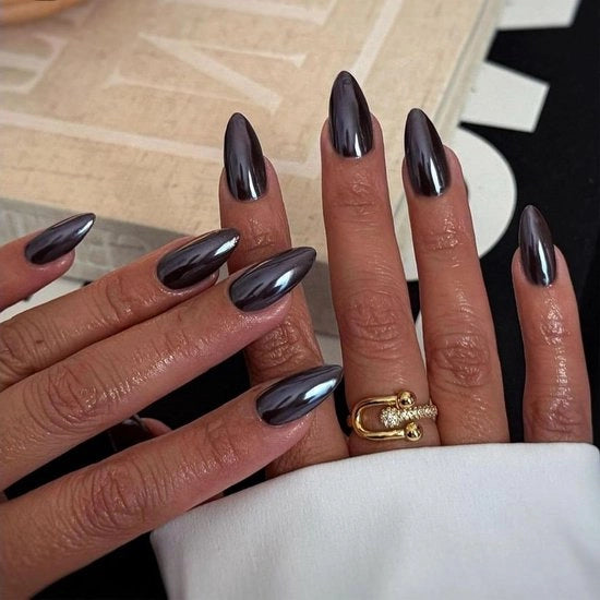 Set a 24 pezzi di false unghie corte per applicazione su unghie metalliche a forma di mandorla lucida ovale per manicure francese per donne