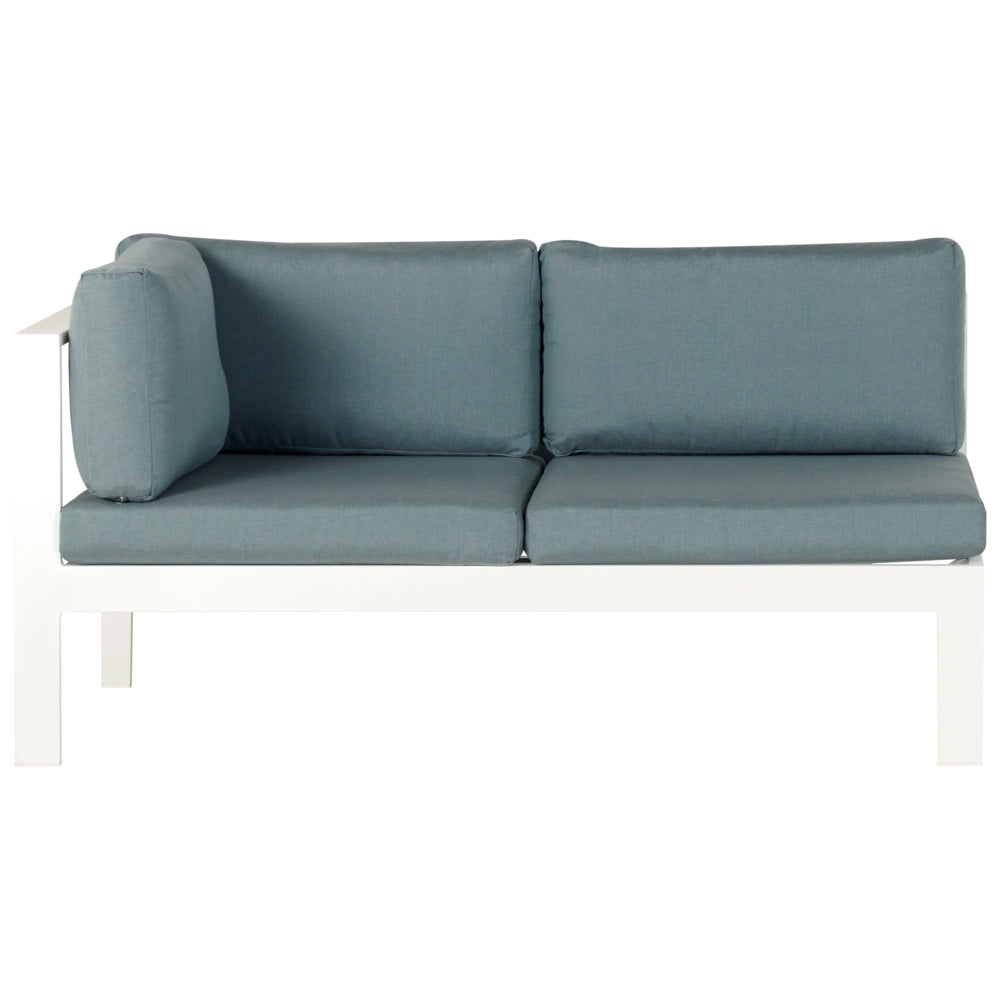 Set divano ad angolo da giardino bianco con cuscini verdi Tavolo a doghe a 5 posti Set moderno scandinavo per conversazioni all'aperto