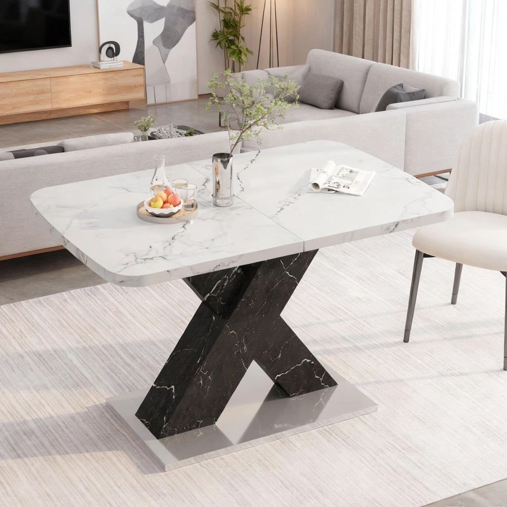 Tavolo allungabile da pranzo rettangolare con piano effetto marmo bianco e gambe nere a X, per sala da pranzo