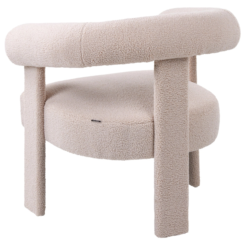 Poltrona da salotto in stile retrò, rivestita in bouclé con gambe beige chiaro per soggiorno