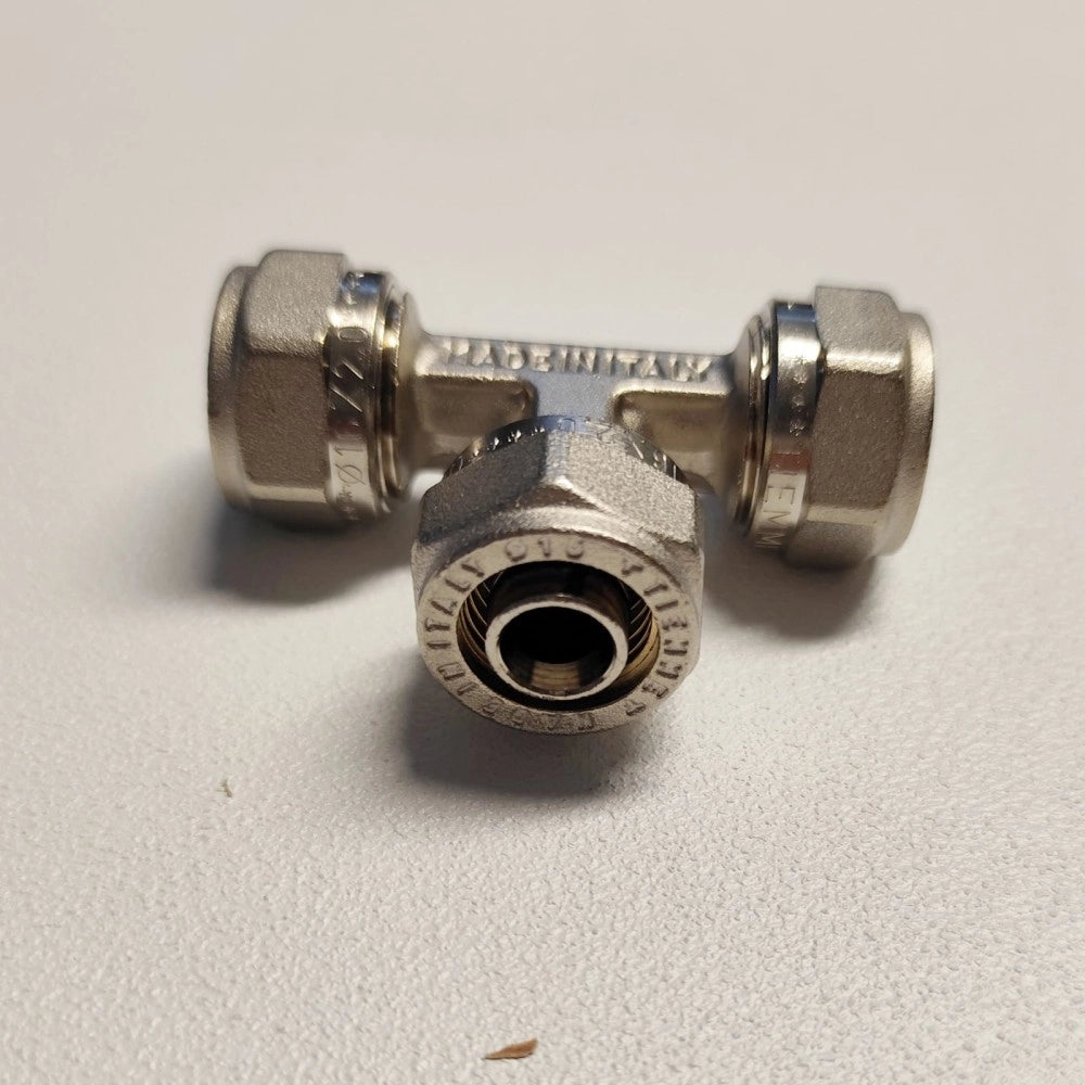 Raccordo 20x20x20 a t a lati uguali a stringere per tubo multistrato
