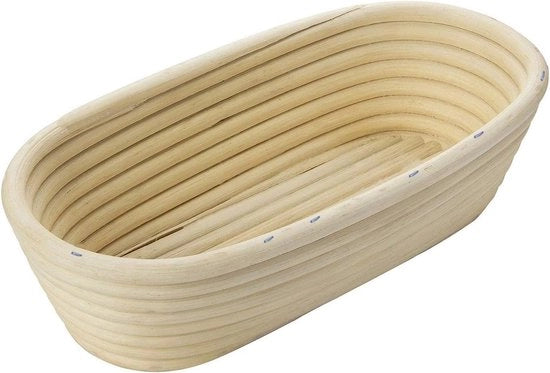 Rijsmand per 750-1000 gram pasta lievita, forma ovoidale, lunghezza: 28 cm, in rattan, colore leggermente beige.