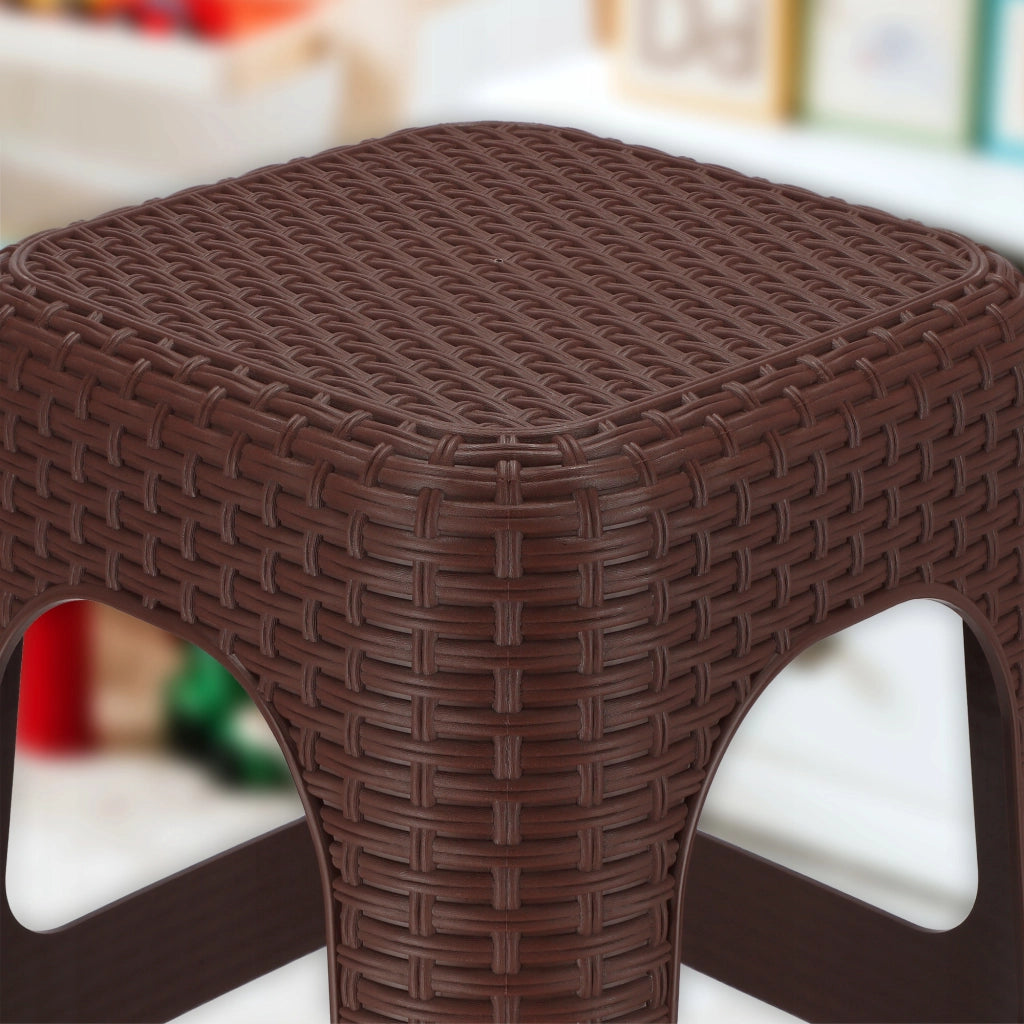 Sgabello da cucina KADAX con base antiscivolo, portata massima 120 kg.