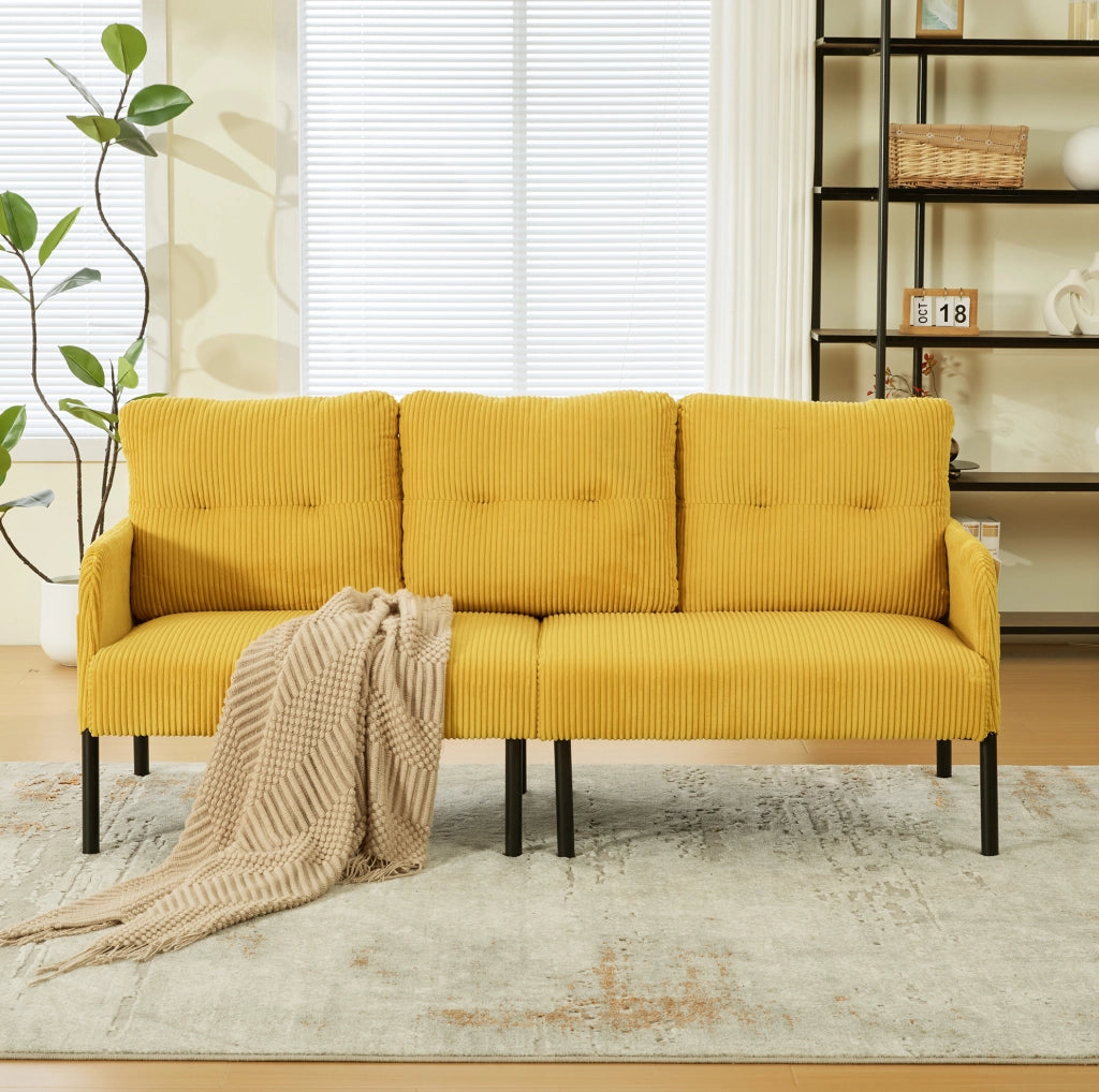 Divano tre posti in velluto a coste giallo con schienale ergonomico e tasca laterale pratica