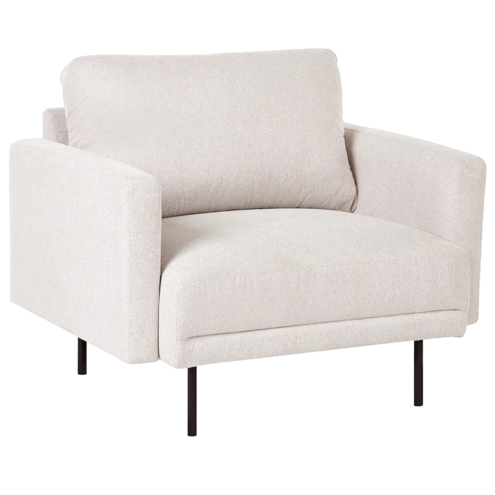 Poltrona moderna imbottita in tessuto beige chiaro con gambe in metallo stile moderno e minimalista