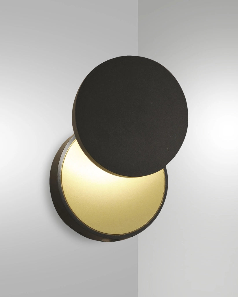 Ara Lampada da Parete LED Integrato 8W 3000K 715lm in Metallo e Metacrilato Nero con Regolazione Luce a Pulsante - Design Moderno e Minimal