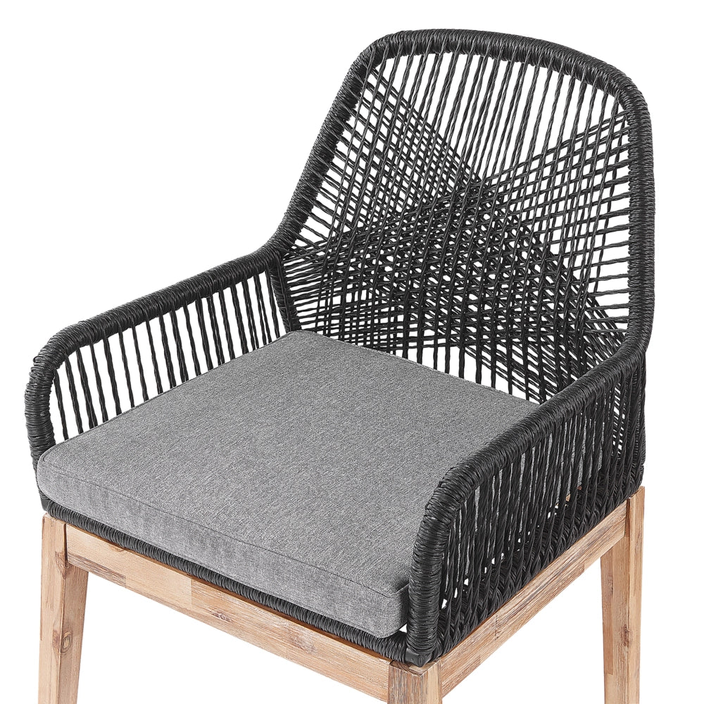 Set da esterno con tavolo in fibra di cemento grigio e 6 sedie in vimini stile moderno industriale