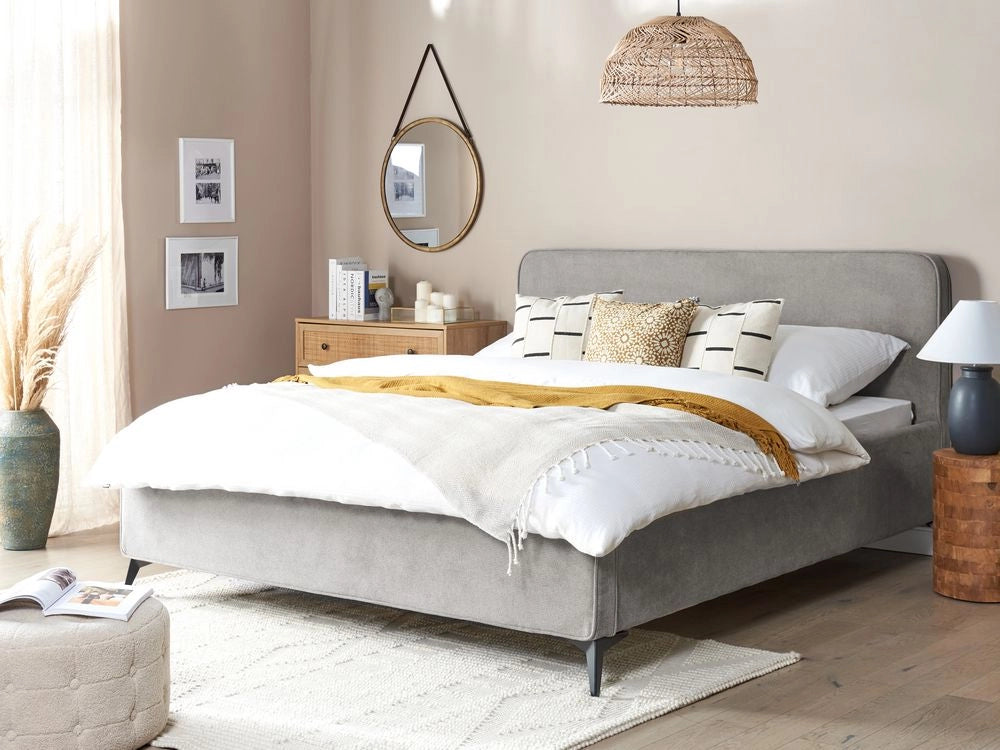 Letto Grigio Chiaro in tessuto Gambe in metallo nero 180 x 200 cm a doghe Camera da letto Classica Minimalista