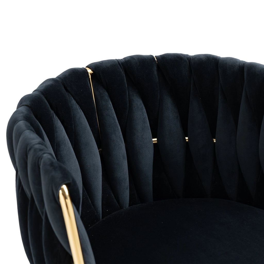 Sedia da pranzo in velluto nero con gambe in metallo dorato, design intrecciato dello schienale e struttura stabile
