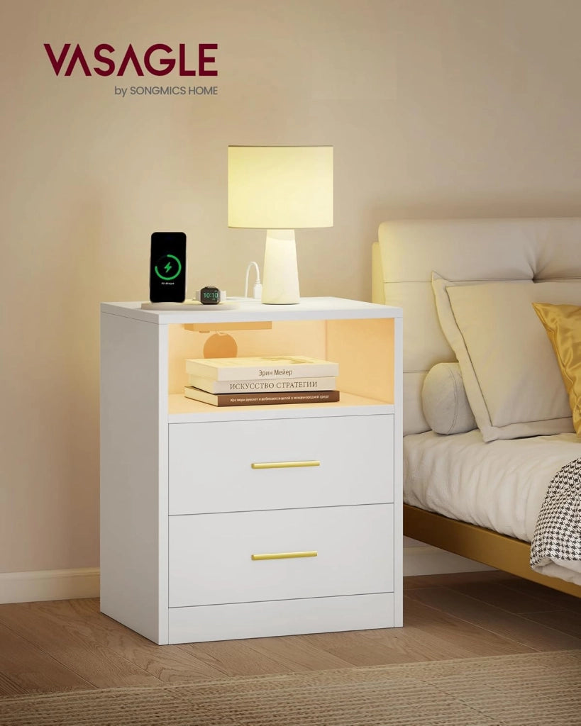 VASAGLE CUSTOS Collezione - Set di 2 Comodini con Stazione di Ricarica, Luce LED, Tavolini Moderni con Cassetti, Ripiano Aperto, 2 Prese AC e Porte USB, Bianco Nuvola LET829WB01
