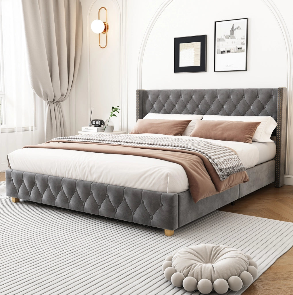 Letto matrimoniale imbottito 160x200 cm con rete a doghe; testiera con bottoni e borchie; velluto grigio