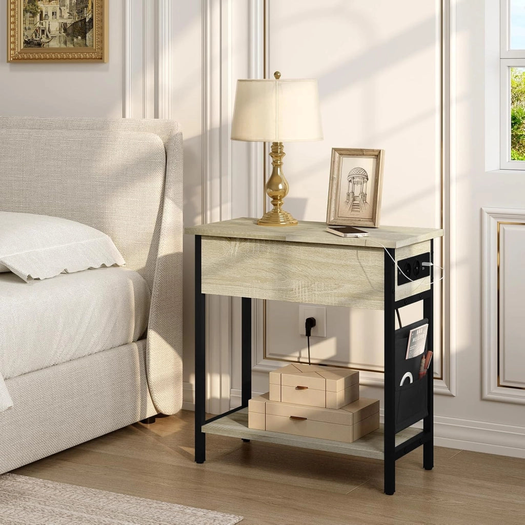 Tavolino da Salotto con Area di Ricarico, Tavolino da Divano Laterale, Comodino con Piano Ribaltabile, Scatola in Tessuto, 2 Prese e 2 Porta USB, Rovere Chiaro