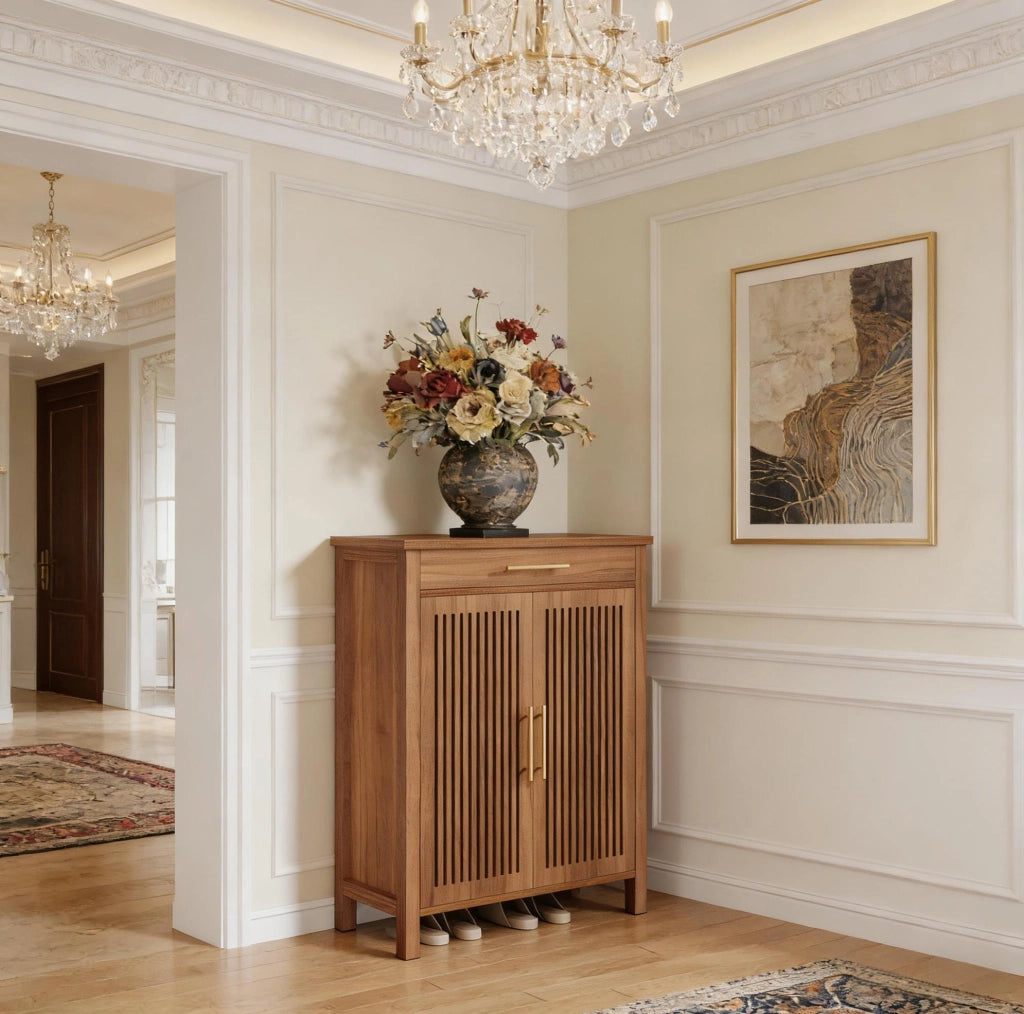 Scarpiera freestanding a 5 ripiani con ante a lamelle e cassetto in MDF; marrone