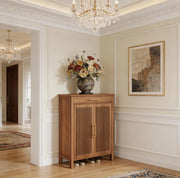Scarpiera freestanding a 5 ripiani con ante a lamelle e cassetto in MDF; marrone