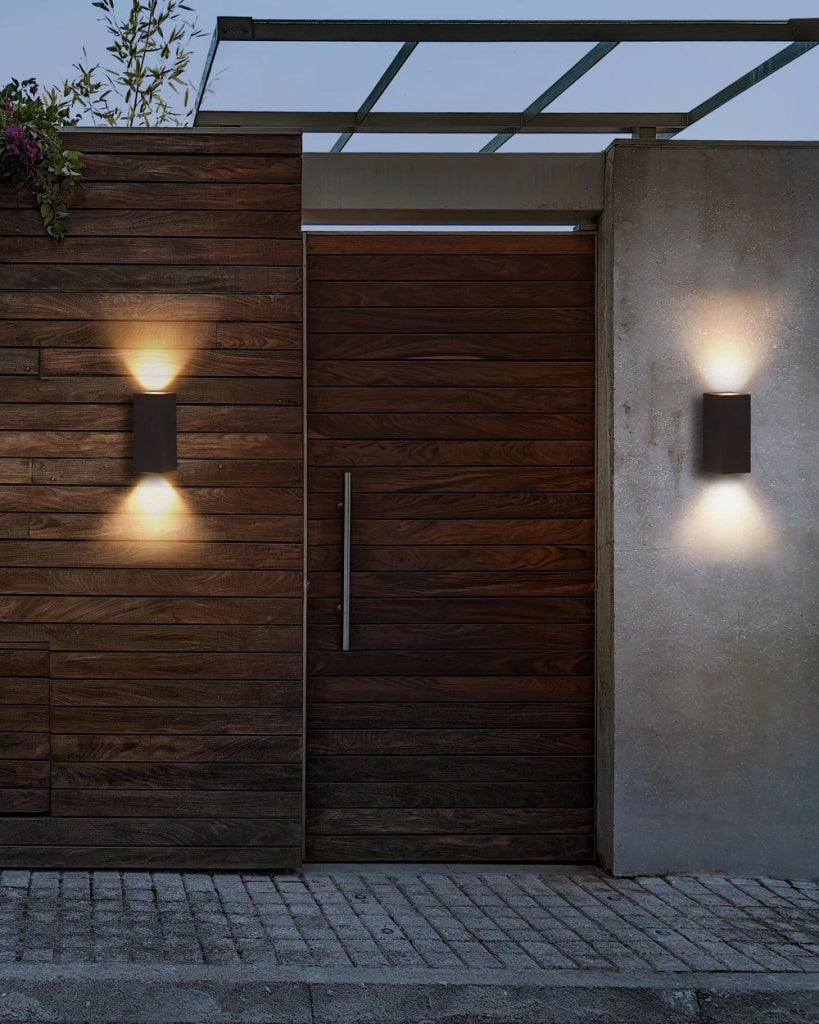 Set di 2 lampade da parete con LED in metallo di colore nero stile moderno contemporaneo