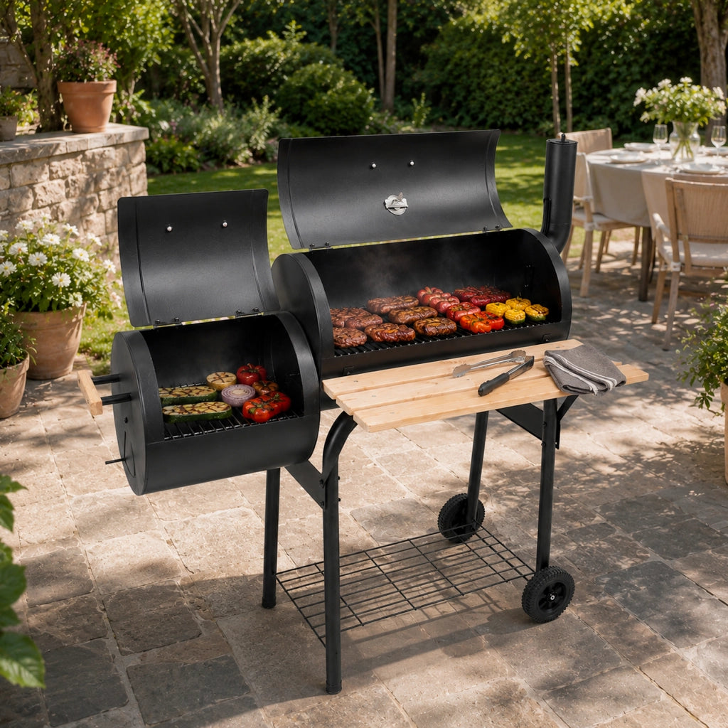 Barbecue A Carbone Con Camera Affumicatrice Laterale BBQ Termometro Integrato Griglie In Acciaio Cromato Ripiano E Maniglie In Legno Con Ruote 109.5 x 59 x 116 Cm Nero