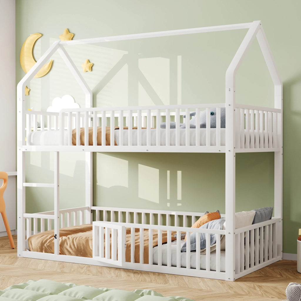 Letto a castello in metallo 90x200 cm bianco con scala frontale e porta apribile, design a casetta