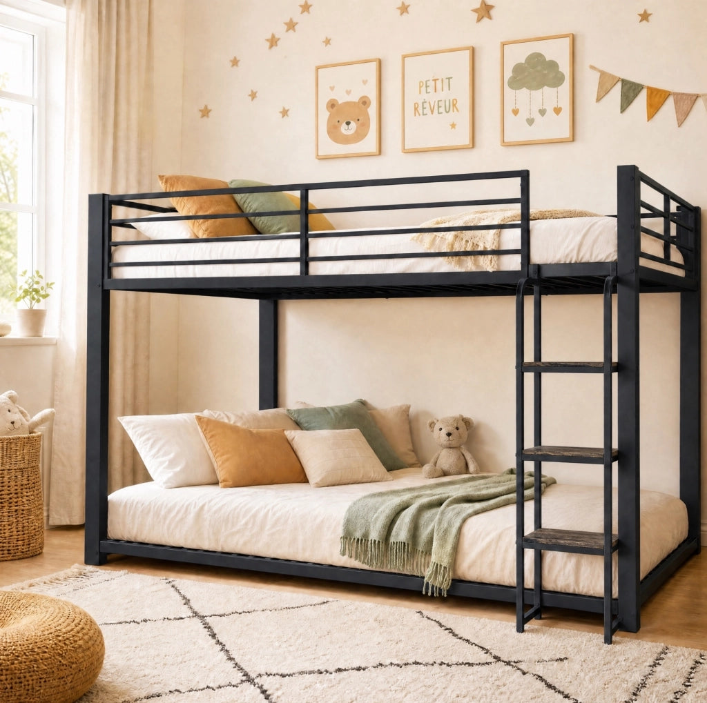Letto a castello 140x200 cm con scala ampia e spondine di sicurezza in MDF e metallo nero