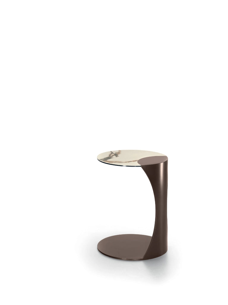 Tavolino Tee con top in ceramica su vetro marmo Calacatta Borghini e struttura in metallo bronzo - Stones