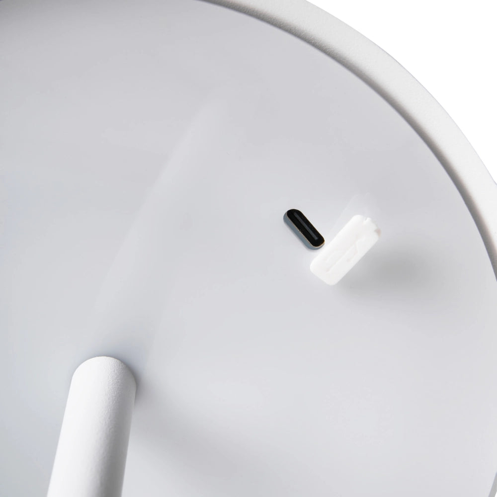 Lampada da tavolo in alluminio bianco con interruttore a sfioramento e cavo di ricarica USB senza fili stile moderno