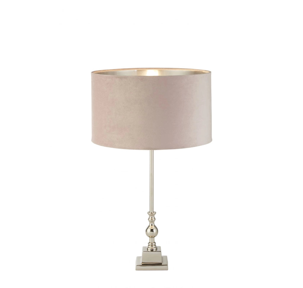 Lampada da tavolo Whitby - Metallo cromato e paralume in velluto rosa