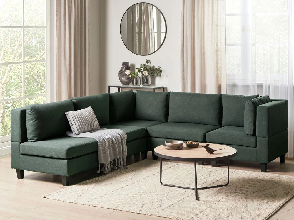 Divano componibile a 5 posti imbottito in tessuto verde scuro gambe nere lato sinistro stile moderno