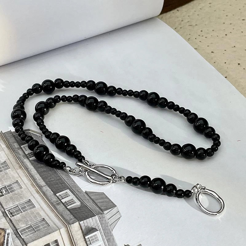 Collana fatta a mano con perline di vetro nero, regalo di Natale o di compleanno.
