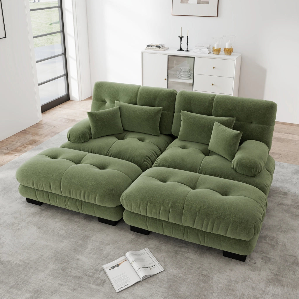Divano angolare Cloud in chenille verde con 2 cuscini lombari, 2 cuscini decorativi e 2 pouf abbinati