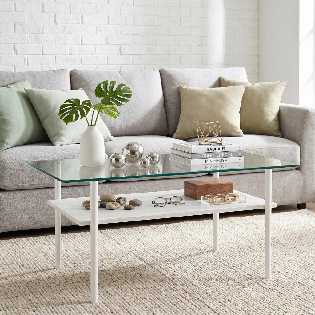 Tavolino basso con piano in vetro temperato e ripiano in MDF, struttura in metallo bianco per soggiorno, 98 × 58 × 45 cm