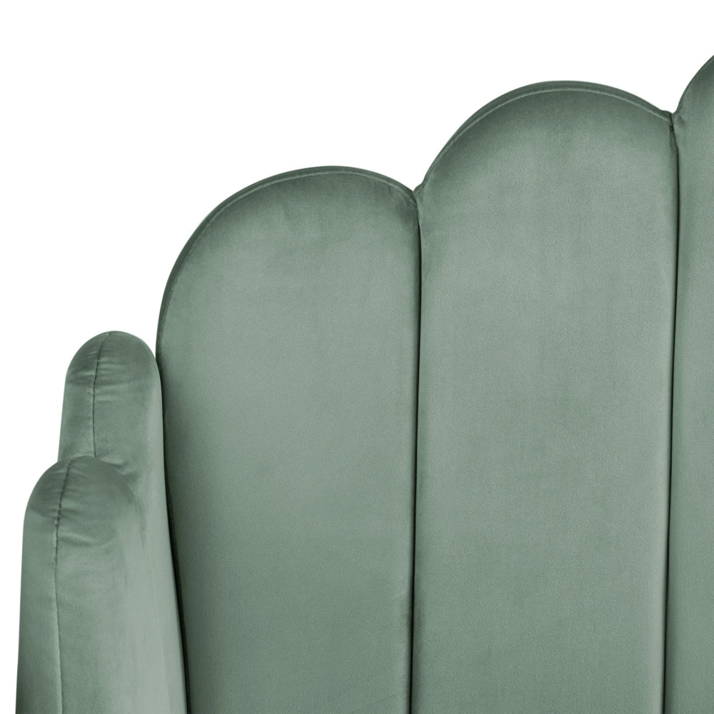 Letto matrimoniale in velluto verde con testiera a conchiglia con gambe in metallo 180 x 200 cm retro capitonné
