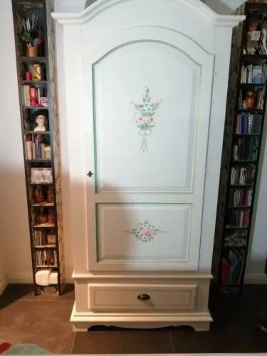 Armadio 1 porta in legno shabby bianco decorato 96x56x196 (584) - Mobili 2G