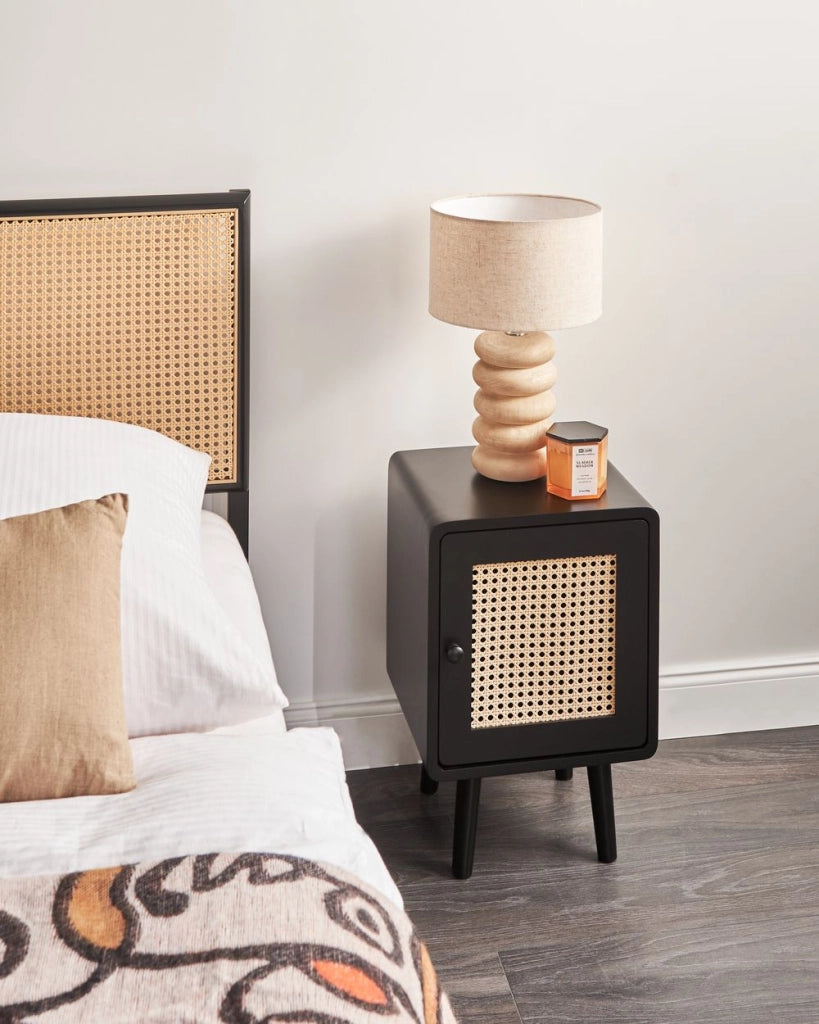 Comodino in rattan sintetico nero con fronte MDF impiallacciato stile boho soggiorno camera da letto