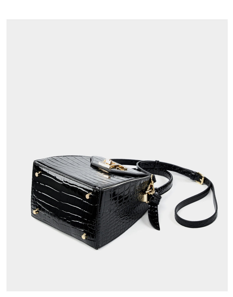 Borsa a tracolla da donna in vera pelle con stampa coccodrillo, colore nero.