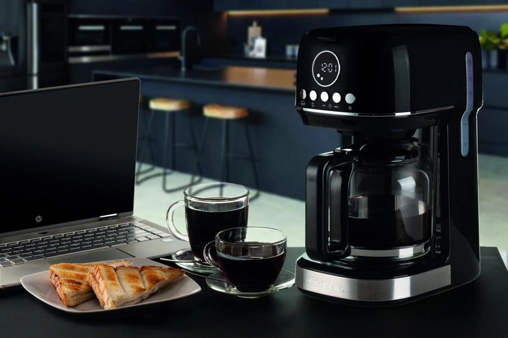 Ariete 1396 Macchina da caffè con filtro Moderna, Caffè americano, Capacità fino a 15 tazze, Base riscaldante, Display LCD, Filtri estraibili e lavabili, Nero