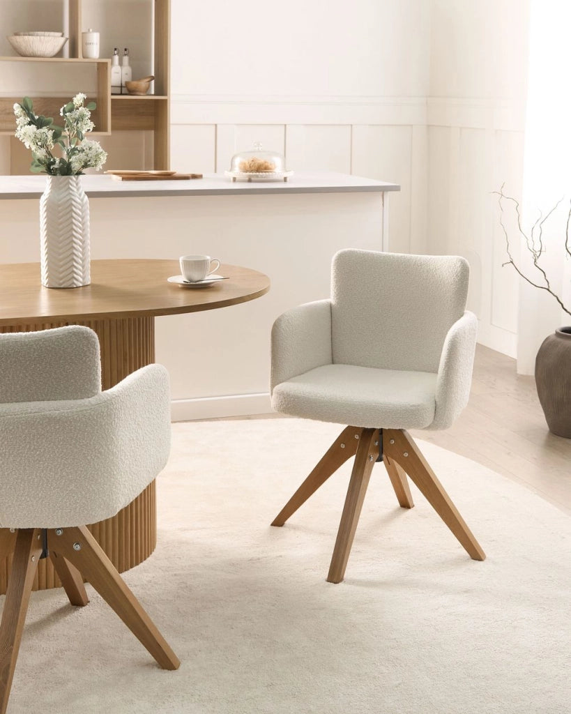 Set di 2 sedie da pranzo girevoli Boucle Rivestimento in tessuto bianco sporco Base con gambe in legno girevoli in metallo