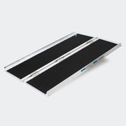 Rampa pieghevole in alluminio per sedia a rotelle antiscivolo 122 x 72 cm massimo 270 kg nera 3416016